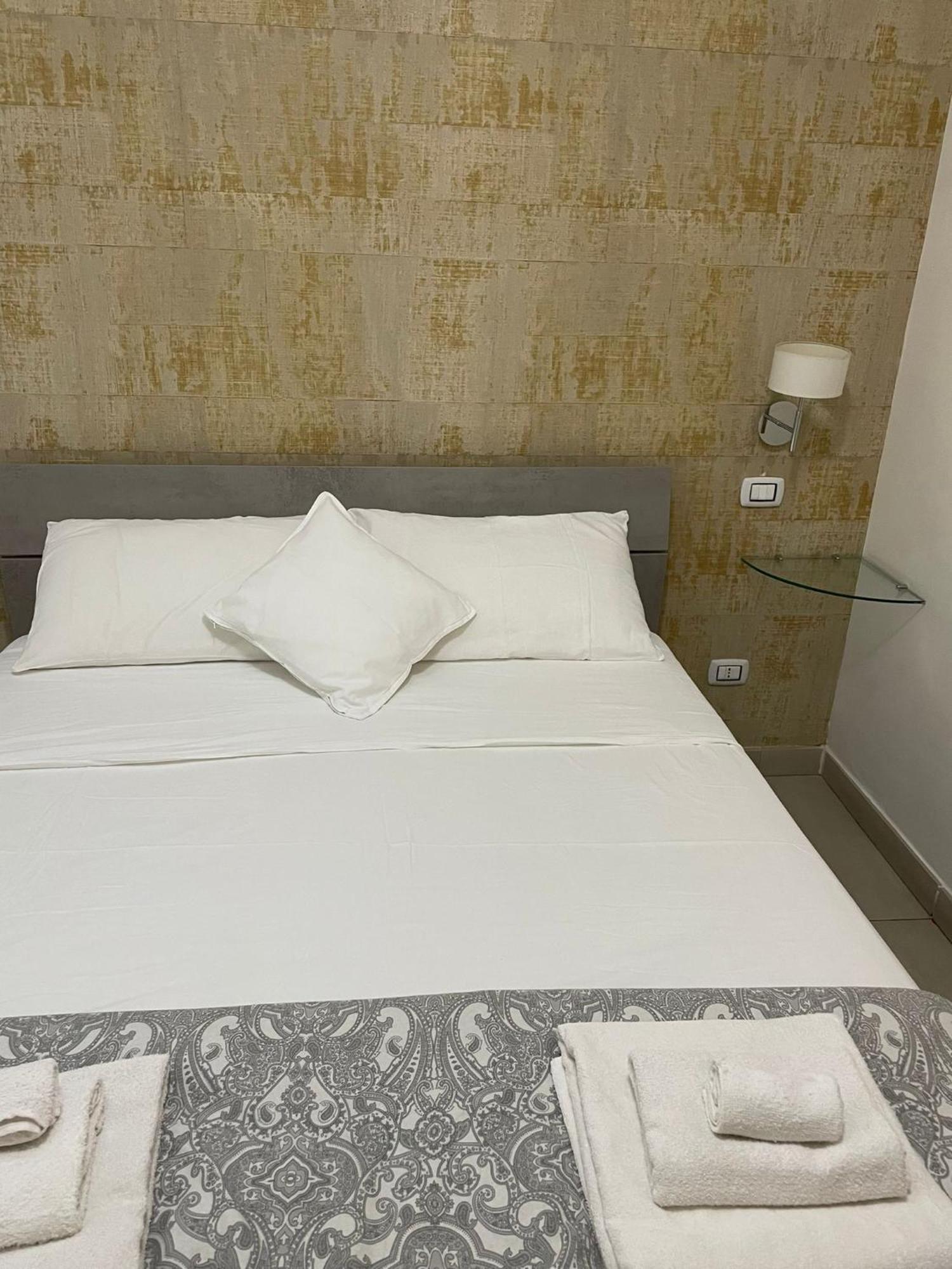 نابولي Terrazza Aragon Room And Spa المظهر الخارجي الصورة